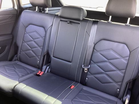 Certified 2026 Volkswagen Atlas Cross Sport SE w/ Panoramic Sunroof Package FWD image 12