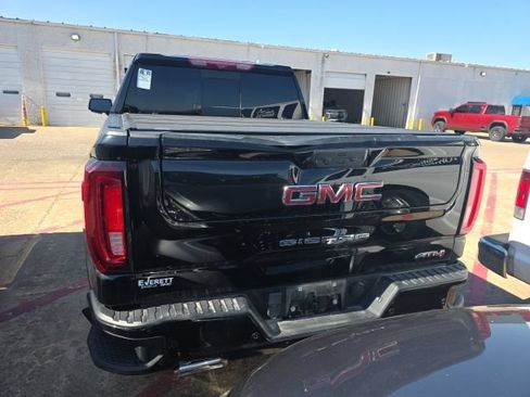 Used 2025 GMC Sierra 1500 AT4 w/ AT4 Premium Package AWD/4WD image 4