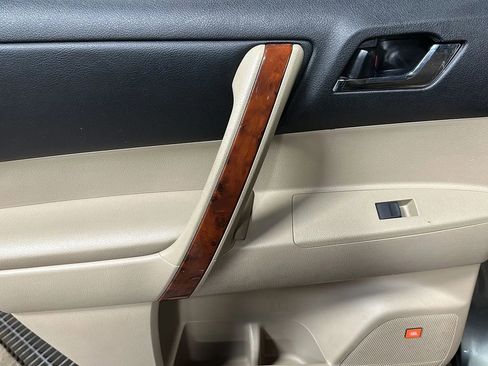 Used 2013 Toyota Highlander Limited image 12