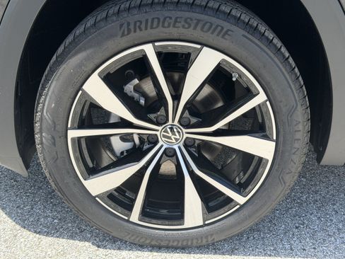 New 2026 Volkswagen Atlas Cross Sport SEL Premium R-Line AWD/4WD image 31