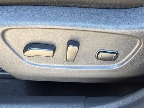 Used 2017 Nissan Rogue SV image 21