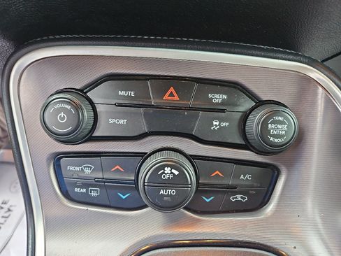 Used 2021 Dodge Challenger SXT image 23