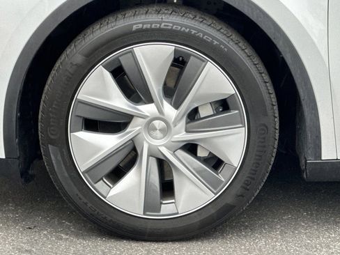 Used 2023 Tesla Model Y Long Range AWD/4WD image 27