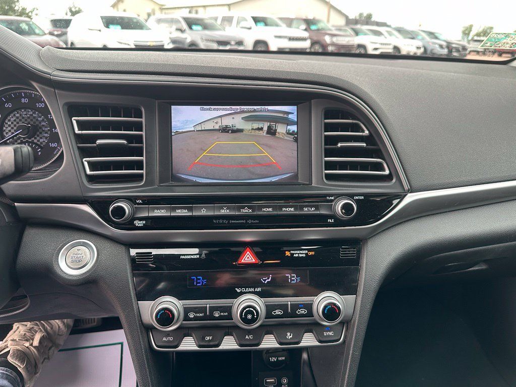 Used 2020 Hyundai Elantra Limited w/ Cargo Package (C1) FWD image 18