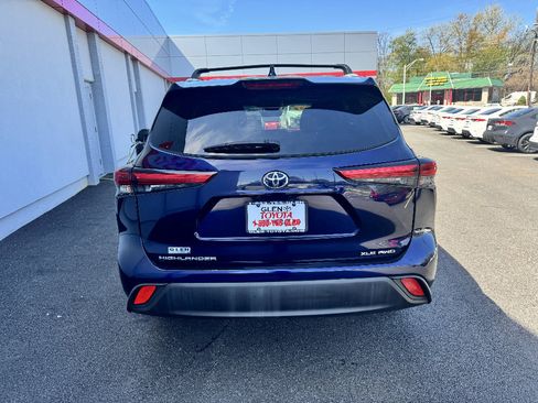 Used 2022 Toyota Highlander XLE AWD/4WD image 6