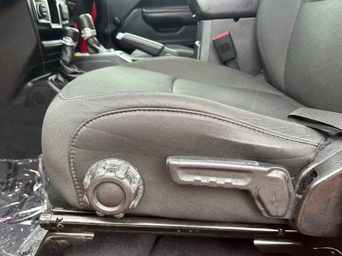 Used 2019 Jeep Wrangler Unlimited Sport image 12