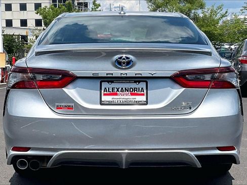 Used 2023 Toyota Camry SE w/ Cold Weather Package FWD image 4