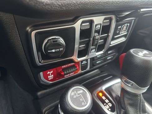 Used 2024 Jeep Wrangler Unlimited Sport AWD/4WD image 19