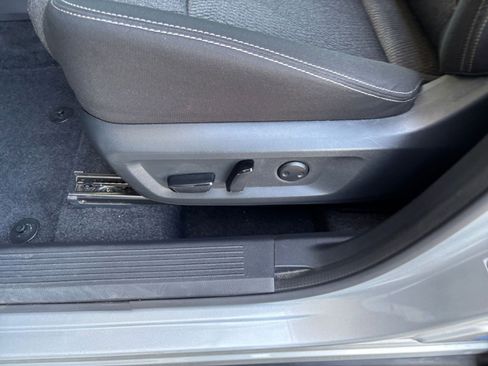 Used 2025 Nissan Rogue SV FWD image 22