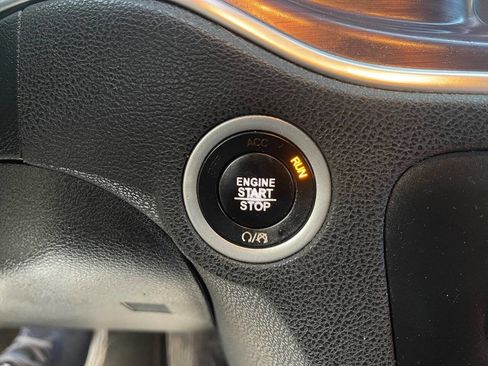 Used 2018 Dodge Charger SXT image 18