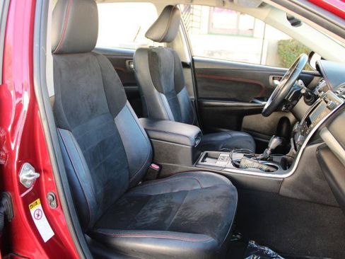Used 2016 Toyota Camry XSE w/ Moonroof Package FWD image 10