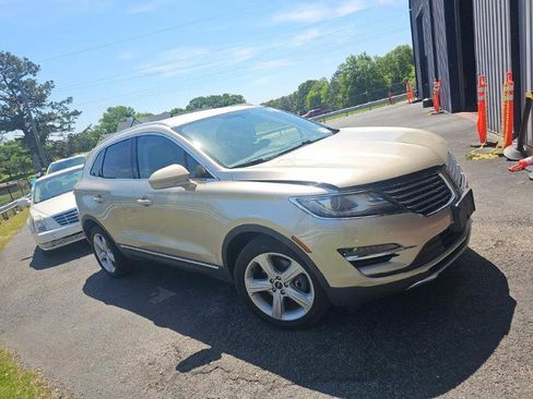 Used 2017 Lincoln MKC Premiere FWD image 3