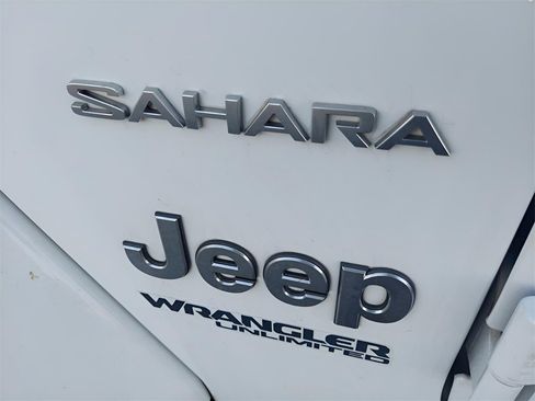 Used 2018 Jeep Wrangler Unlimited Sahara image 27
