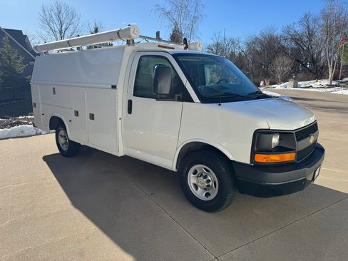 Used 2011 Chevrolet Express 3500 image 6