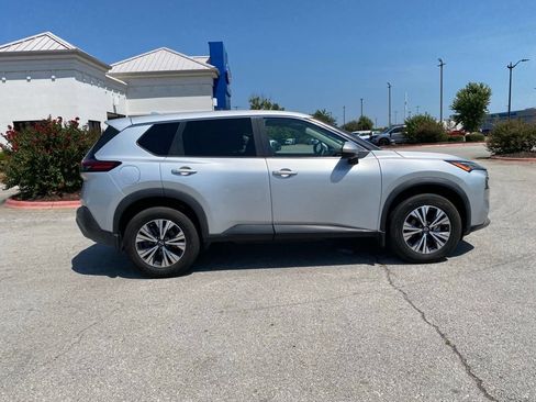 Used 2022 Nissan Rogue SV FWD image 8