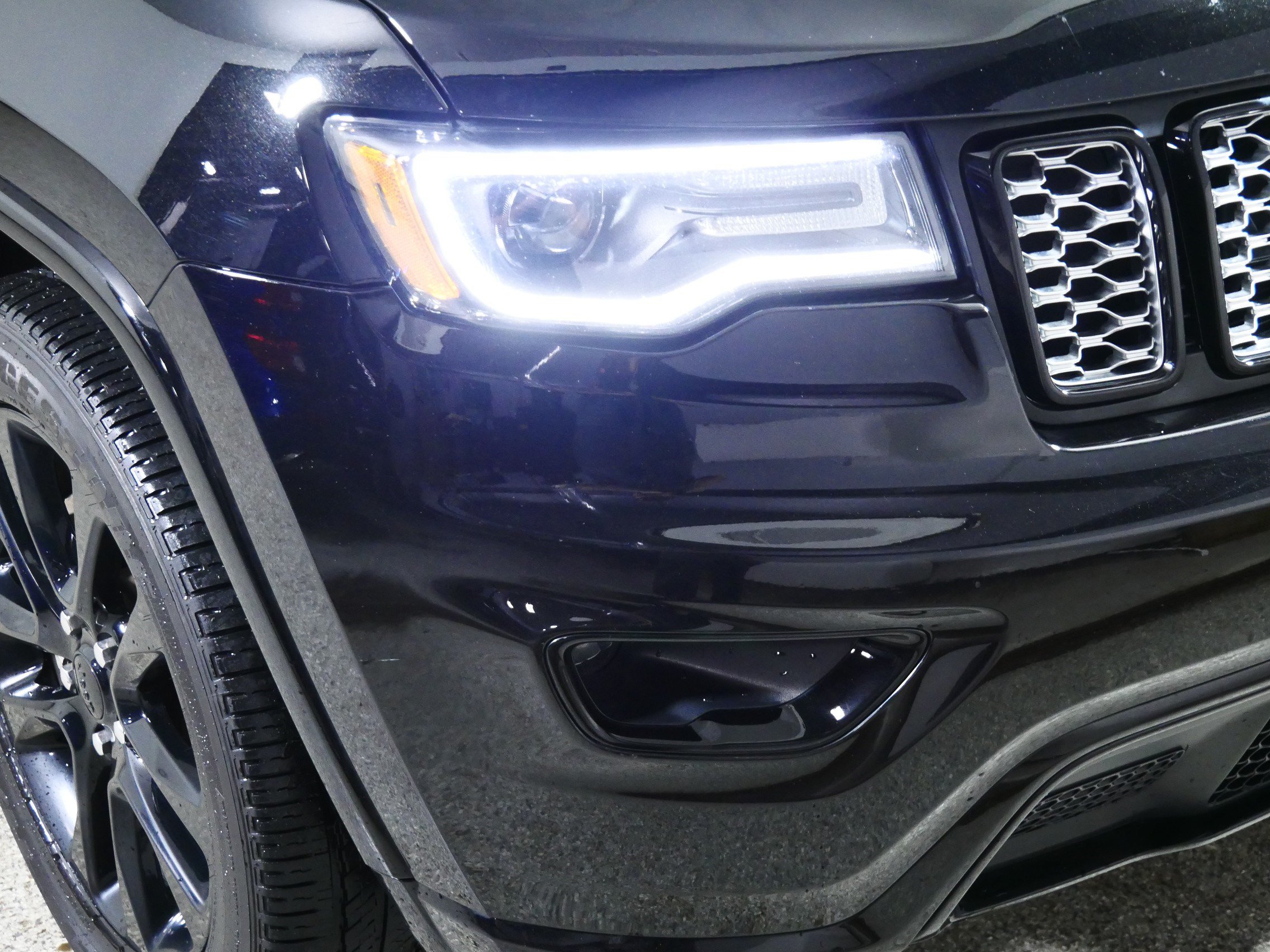 Used 2021 Jeep Grand Cherokee Laredo X AWD/4WD image 16