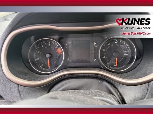 Used 2016 Jeep Cherokee Latitude FWD image 12