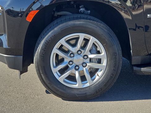 Used 2024 Chevrolet Suburban LT image 9