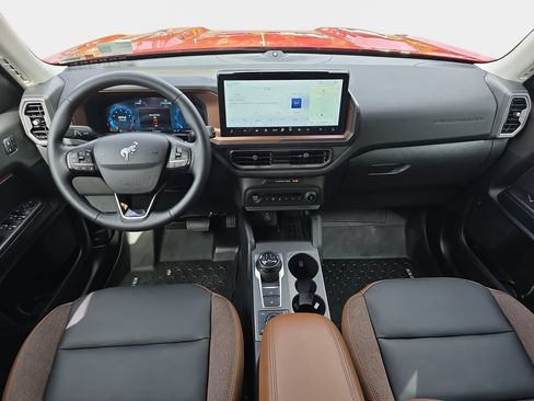 Used 2025 Ford Bronco Sport Outer Banks w/ Sasquatch Outer Banks Package AWD/4WD image 10