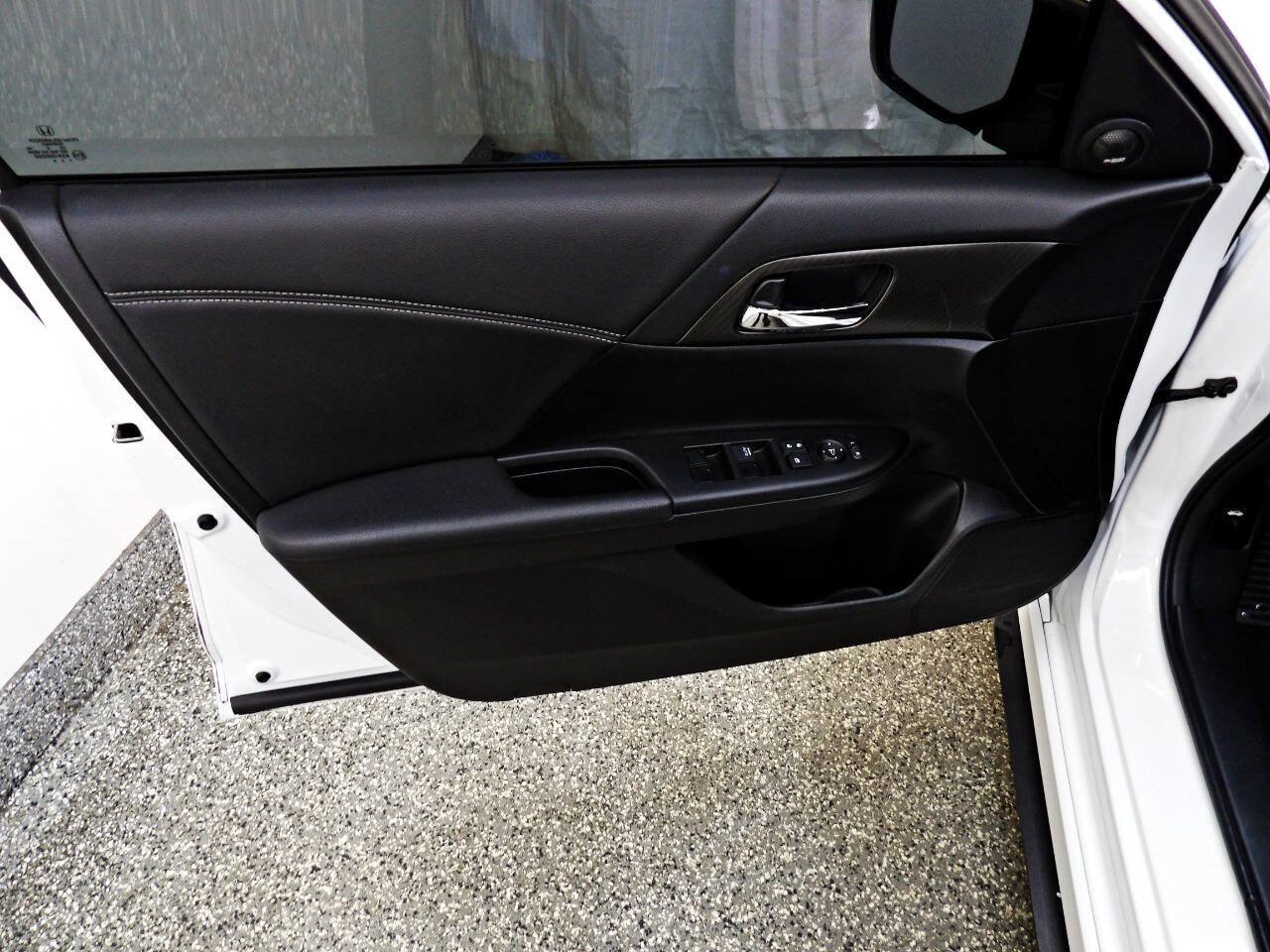 Used 2017 Honda Accord Sport image 7