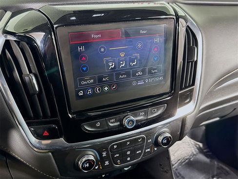 Used 2020 Chevrolet Traverse LT image 15