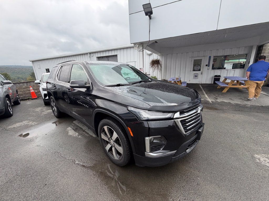 Used 2023 Chevrolet Traverse LT w/ LT Premium Package AWD/4WD image 7