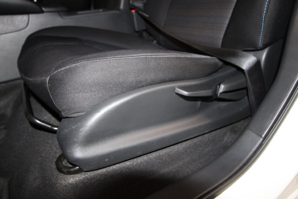 Used 2025 Nissan Leaf S FWD image 7