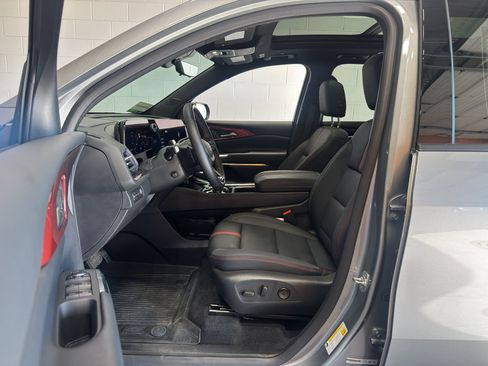 Used 2025 Chevrolet Traverse RS w/ LPO, Floor Liner Package AWD/4WD image 15
