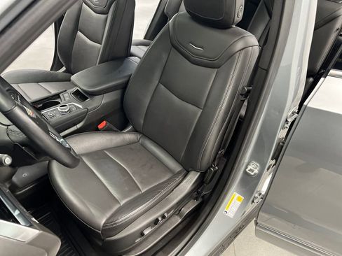 Used 2025 Cadillac XT6 Premium Luxury image 9