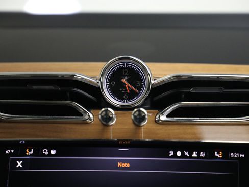 New 2025 Bentley Bentayga Extended Wheelbase image 22