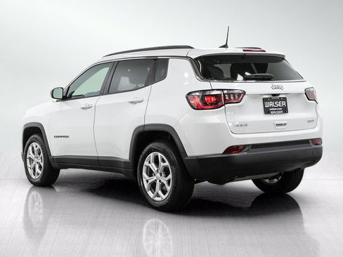 Used 2024 Jeep Compass Latitude AWD/4WD image 3