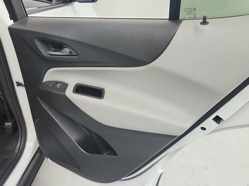 Used 2024 Chevrolet Equinox LS w/ LS Convenience Package FWD image 25