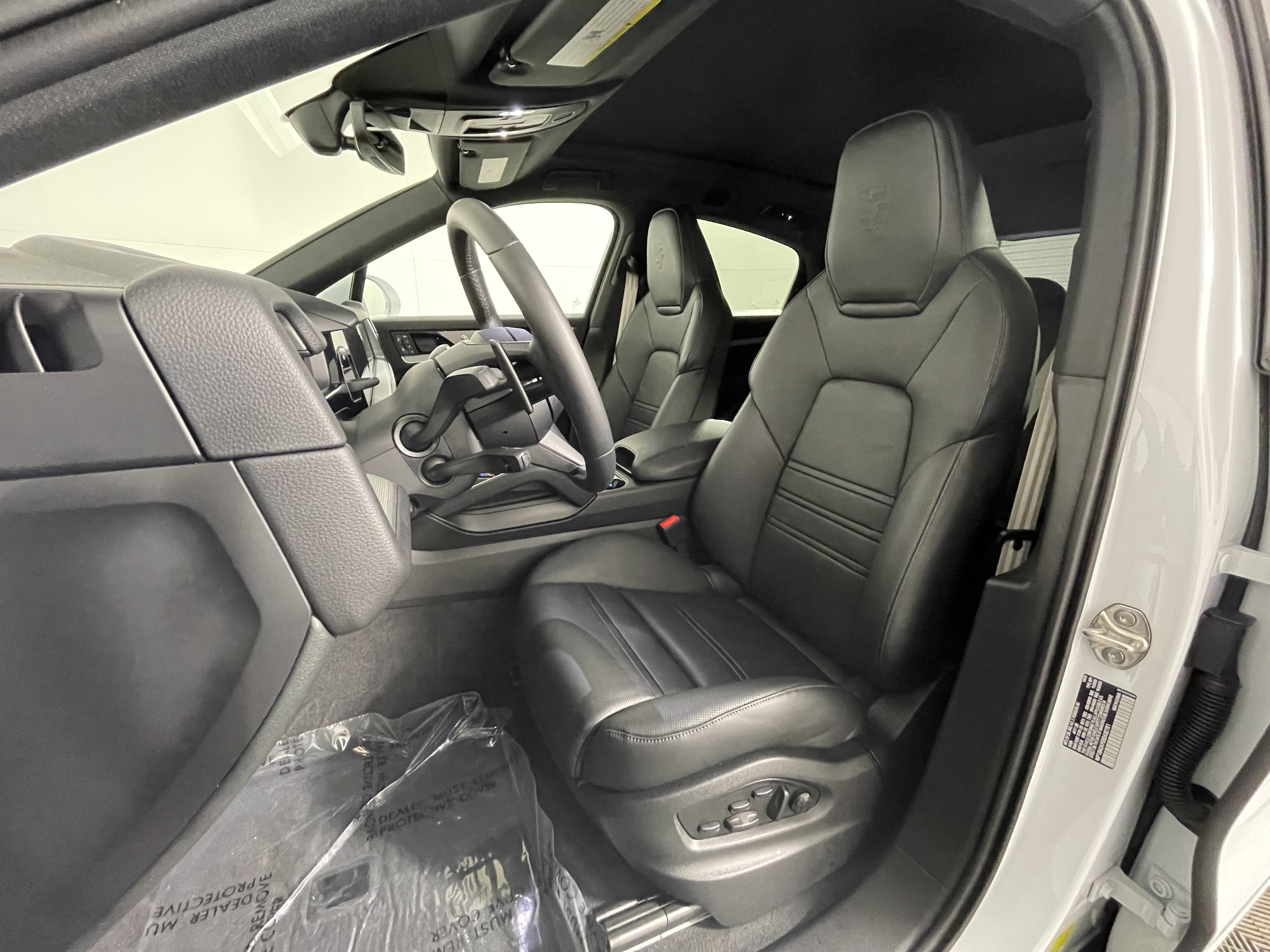 Used 2025 Porsche Cayenne Coupe AWD/4WD image 5