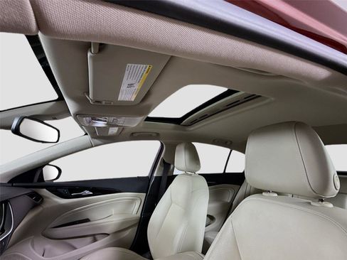 Used 2018 Buick Regal Essence w/ Driver Confidence Package #1 image 17