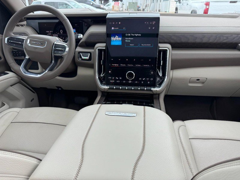 Used 2025 GMC Yukon Denali w/ Sun & Power Step Package AWD/4WD image 11