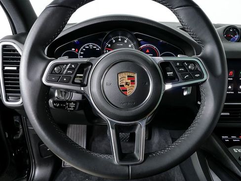 Used 2022 Porsche Cayenne image 9