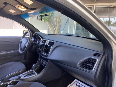 Used 2014 Chrysler 200 LX FWD image 22