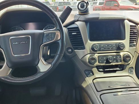 Used 2020 GMC Yukon XL Denali RWD image 8