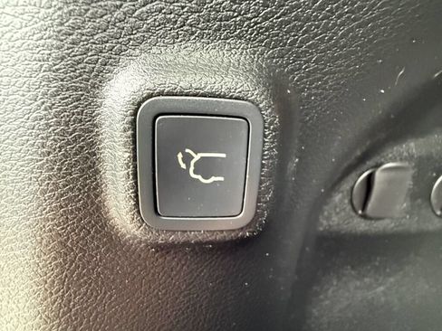 Used 2019 Jeep Cherokee Trailhawk w/ Comfort/Convenience Group AWD/4WD image 43