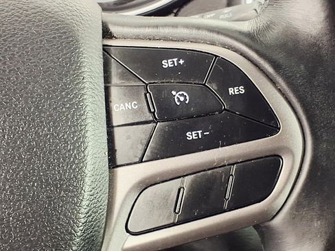 Used 2019 Jeep Cherokee Latitude Plus image 17