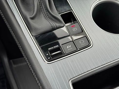 Certified 2025 Toyota Sienna LE image 17