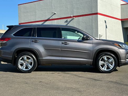 Used 2019 Toyota Highlander Limited image 6