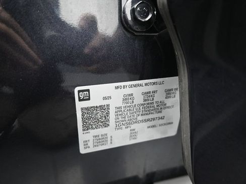 Used 2025 Chevrolet Suburban Z71 AWD/4WD image 19