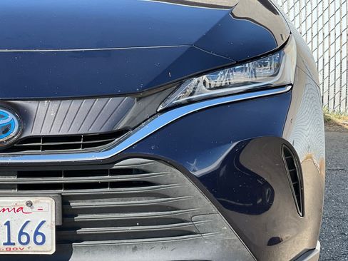 Used 2021 Toyota Venza LE AWD/4WD image 14