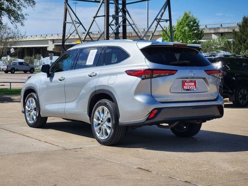 Used 2023 Toyota Highlander Limited FWD image 4