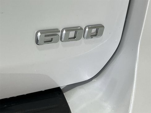 Used 2024 Cadillac Escalade Premium Luxury w/ Performance Package image 32