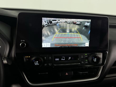 Used 2025 Toyota Grand Highlander AWD image 18