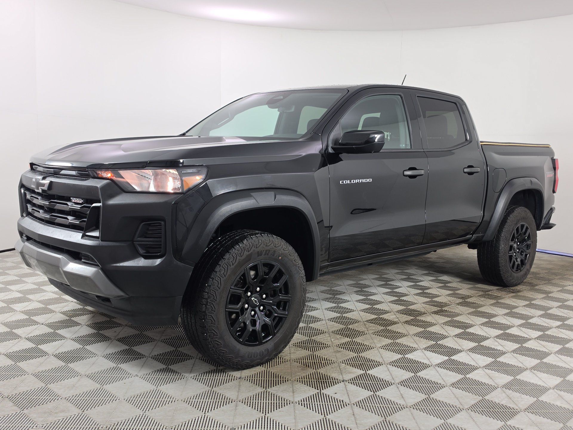 Used 2024 Chevrolet Colorado Trail Boss w/ Technology Package AWD/4WD image 3