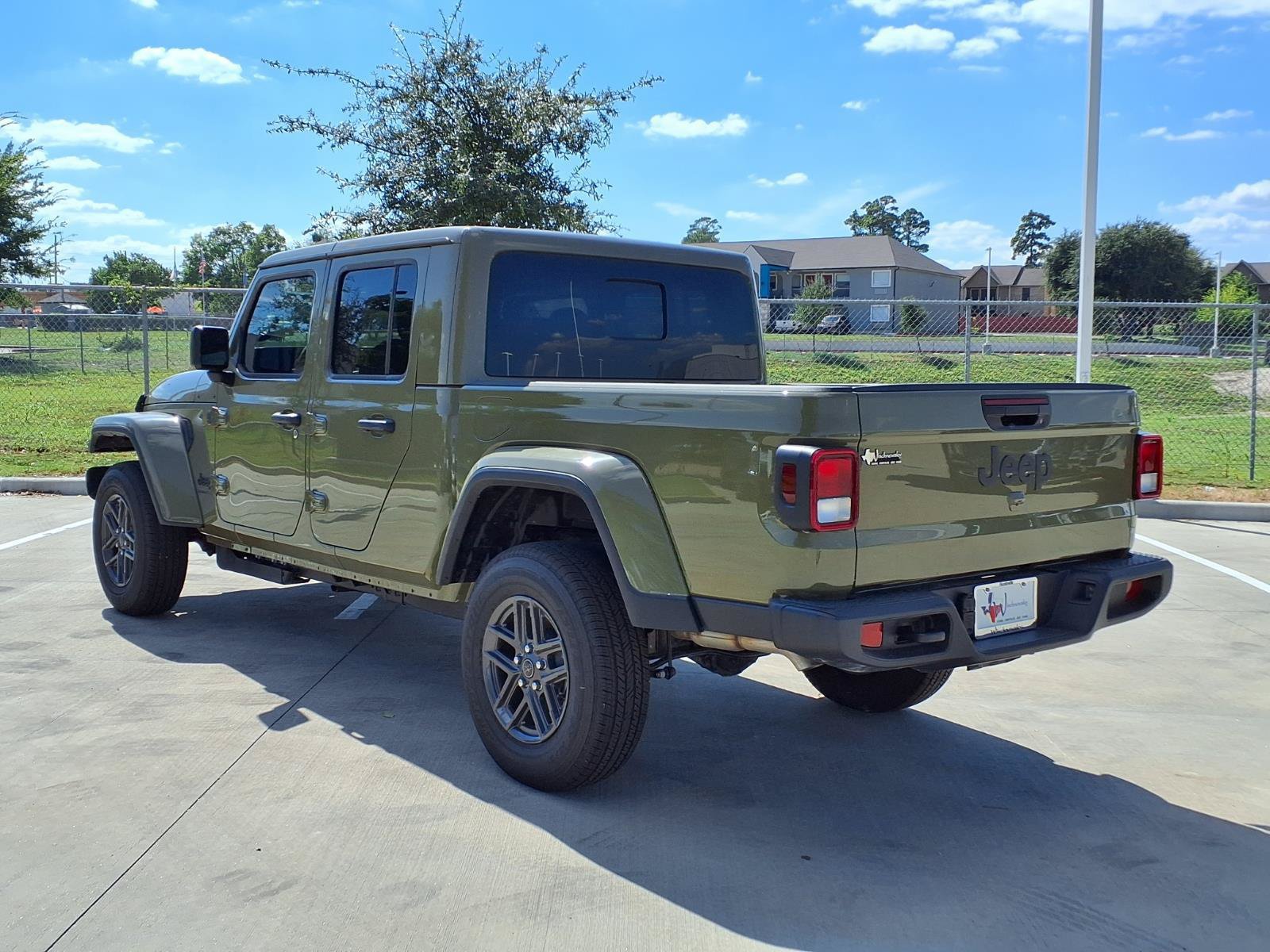 New 2026 Jeep Gladiator Sport AWD/4WD image 2