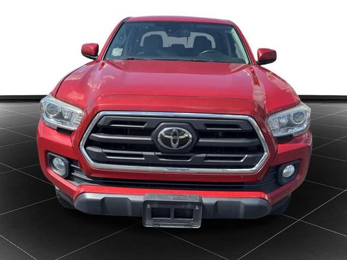 Used 2018 Toyota Tacoma SR5 AWD/4WD image 8